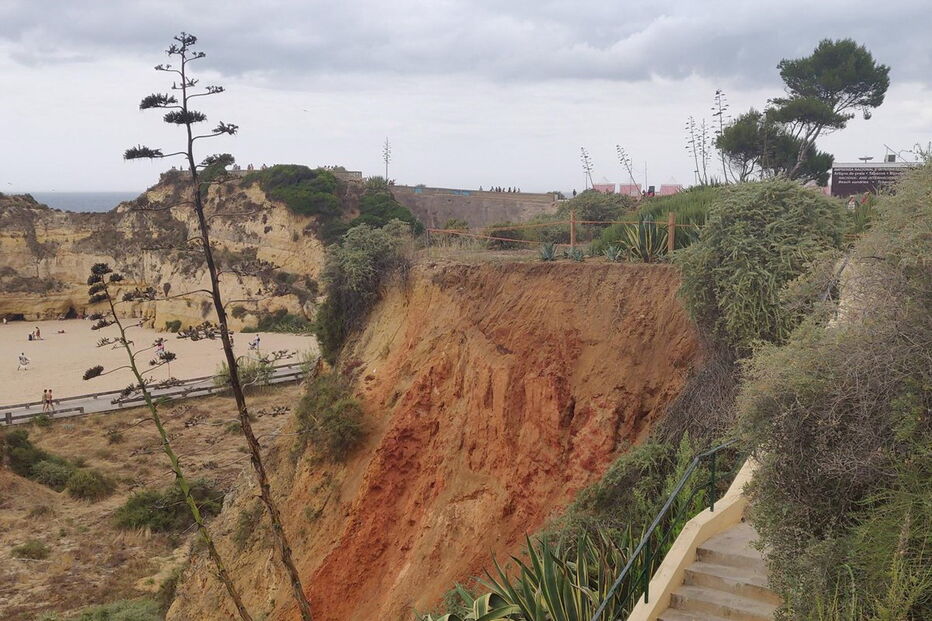 Acesso à praia da Rocha fechado por precaução  