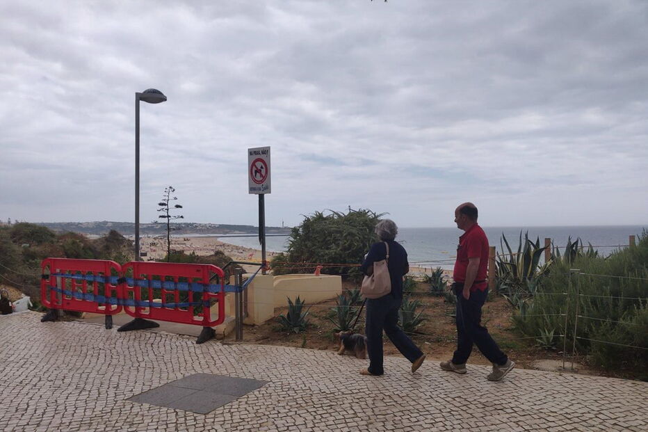 Acesso à praia da Rocha fechado por precaução  