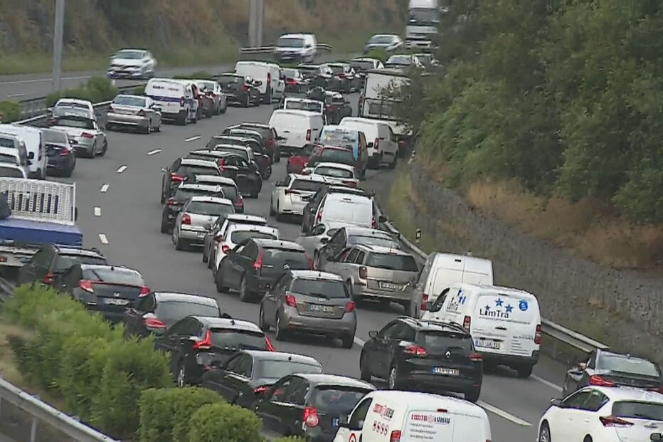 Acidente com camião corta A3 em Braga