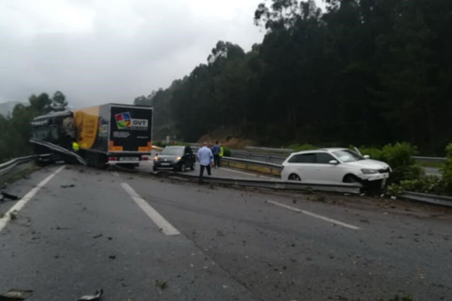 A3 reaberta após acidente com camião em Braga