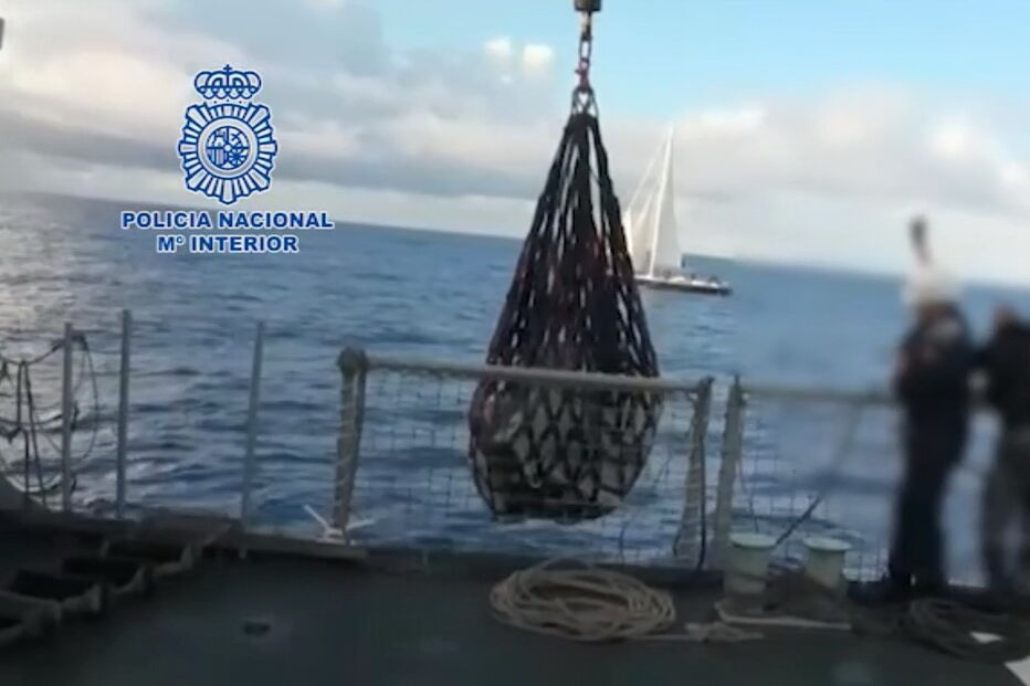 Apreendidos 1500 quilos de cocaína em embarcação junto aos Açores