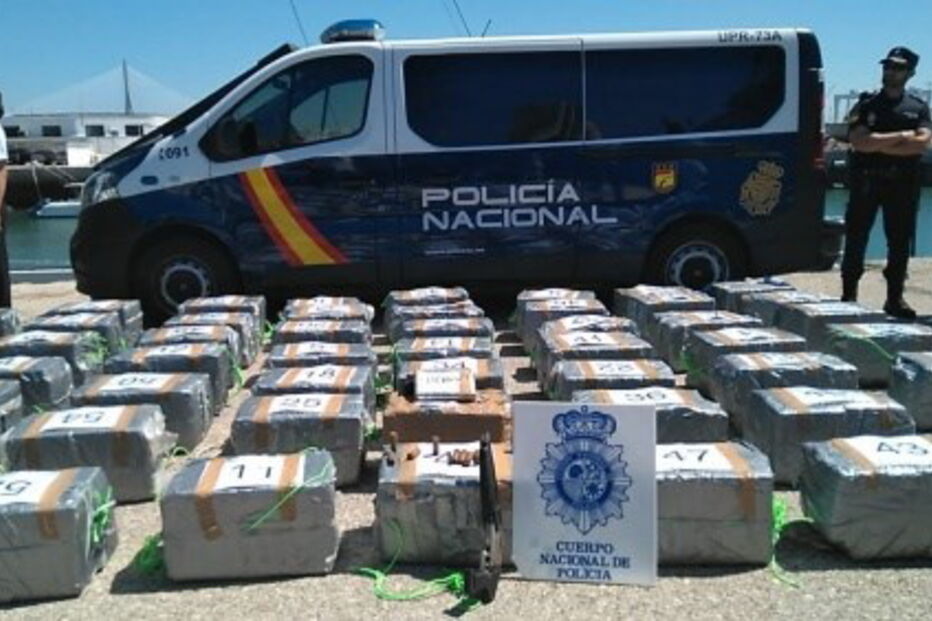 Apreendidos 1500 quilos de cocaína em veleiro junto aos Açores