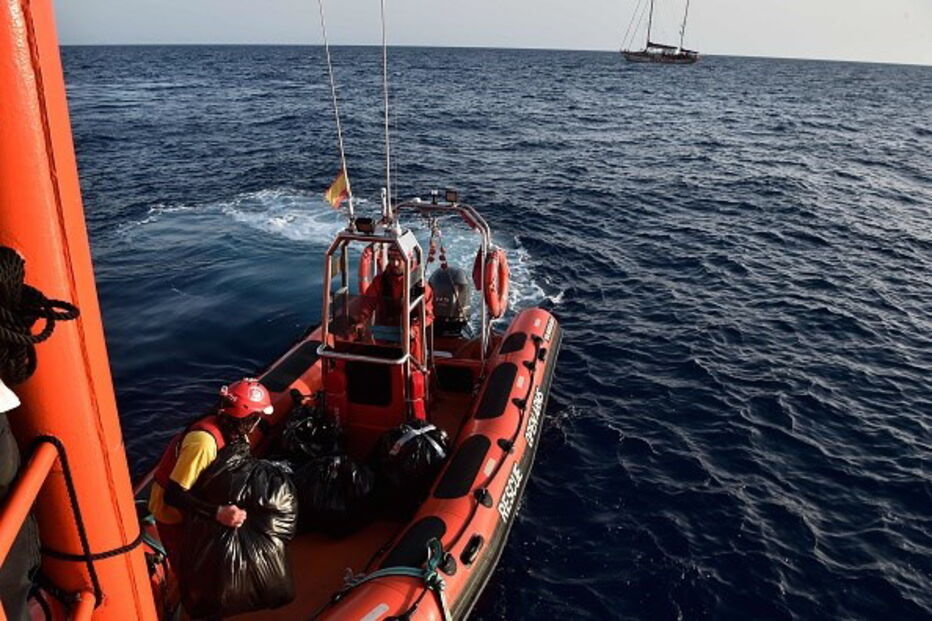 Navio Open Arms com 60 migrantes chegou a Barcelona