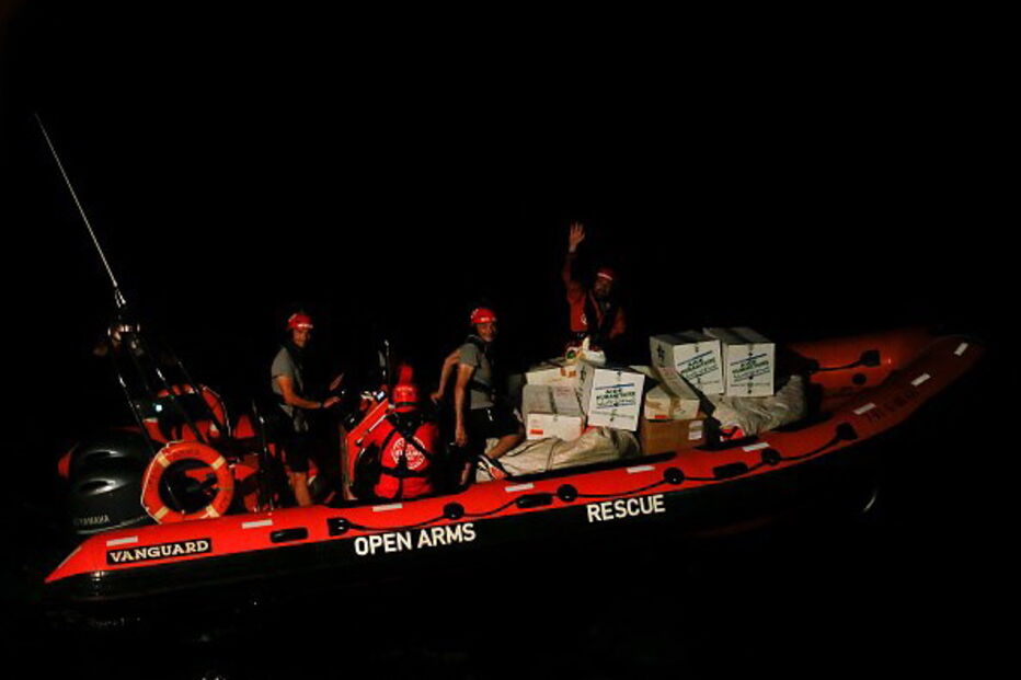 Navio Open Arms com 60 migrantes chegou a Barcelona