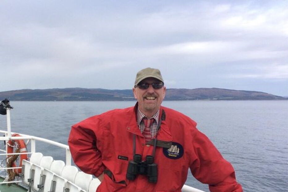 Locutor de rádio luta pela vida no hospital após sofrer agressões em bar