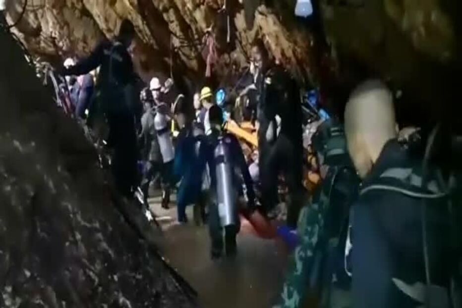 Erro de equipa de voluntários inunda gruta onde está grupo de crianças presas
