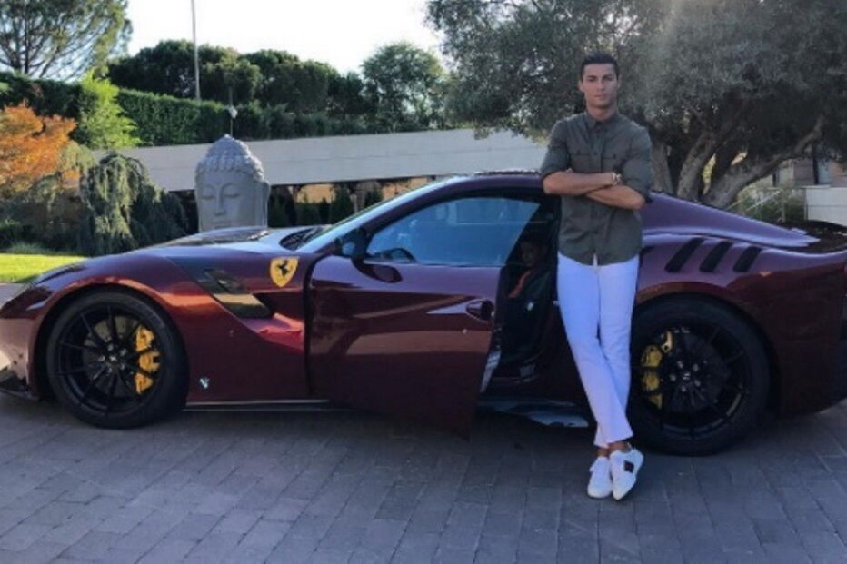 2017-09-06_13_12.40 Copy of Cristiano Ronaldo ferrari F12 tdf.jpg