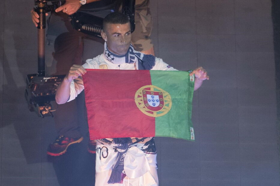 Ronaldo comemora conquista da Champions no estádio do Real Madrid