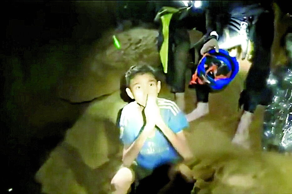 Crianças estão retidas em gruta na Tailândia