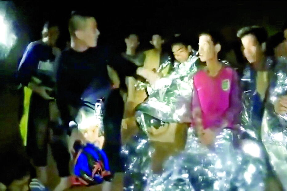 Crianças estão retidas em gruta na Tailândia