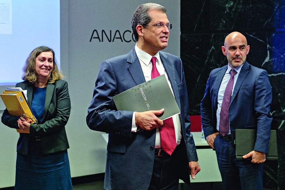 João Cadete de Matos (ao centro), presidente da Autoridade Nacional de Comunicações