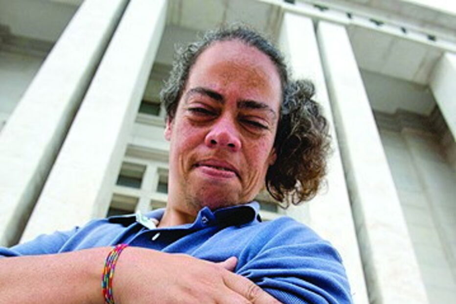 Mulher garante ter sido agredida enquanto esteve presa