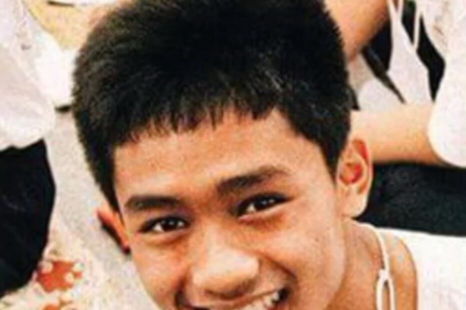 Adul Sam-on, de 14 anos, é o único que consegue conversar em inglês