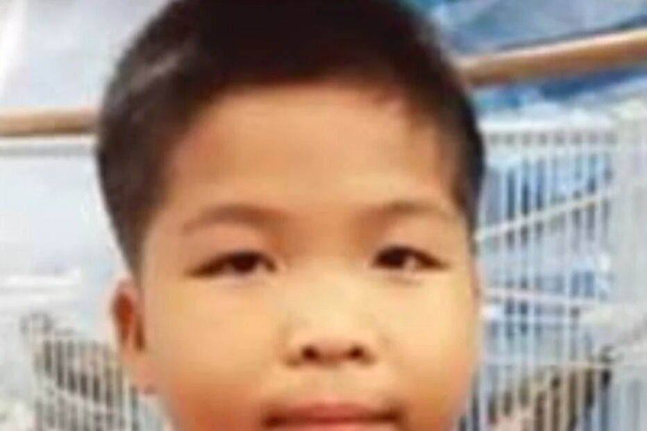 Panumas Saengdee, de 13 anos, é conhecido como Mick. É defesa na equipa