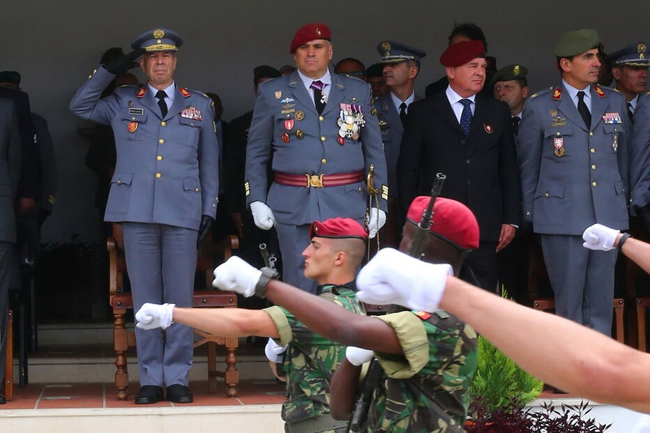 O chefe de Estado-Maior do Exército, Rovisco Duarte, e o coronel Pipa Amorim