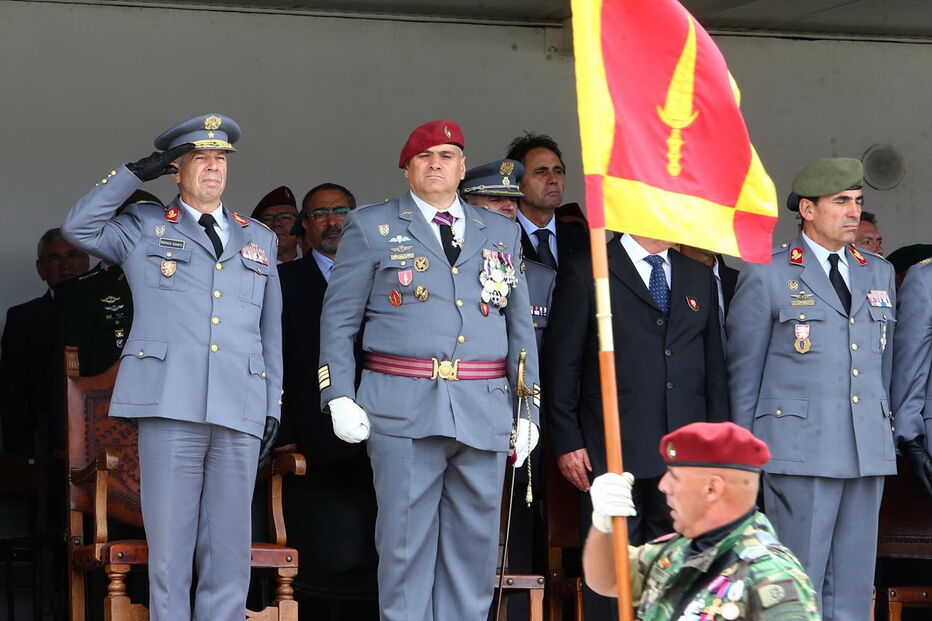 O chefe de Estado-Maior do Exército, Rovisco Duarte, e o coronel Pipa Amorim