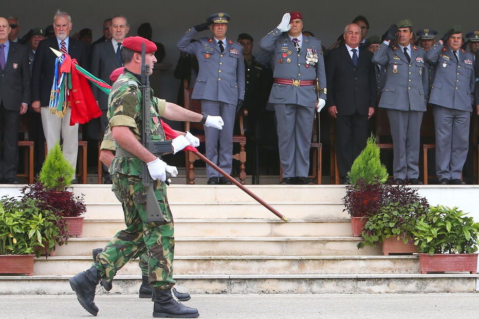 O chefe de Estado-Maior do Exército, Rovisco Duarte, e o coronel Pipa Amorim