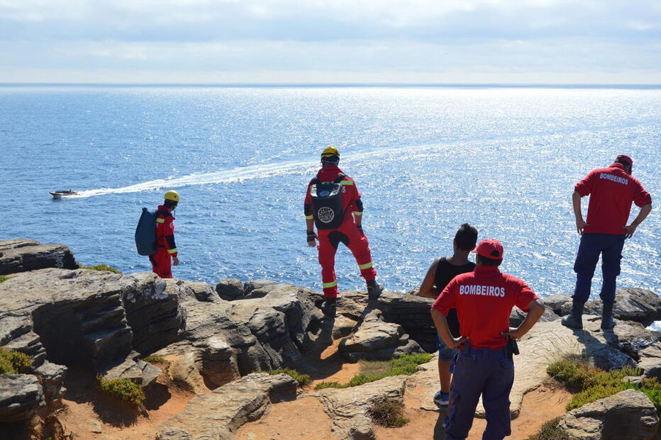Autoridades procuram junto às arribas  e no mar pela turista