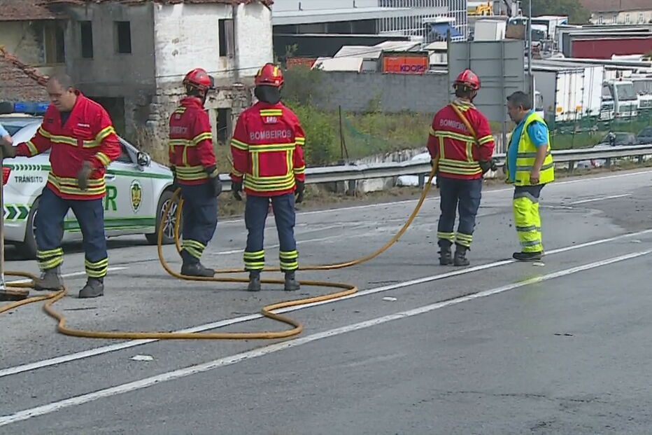 Homem de 28 anos morre em colisão com camião em Lousada
