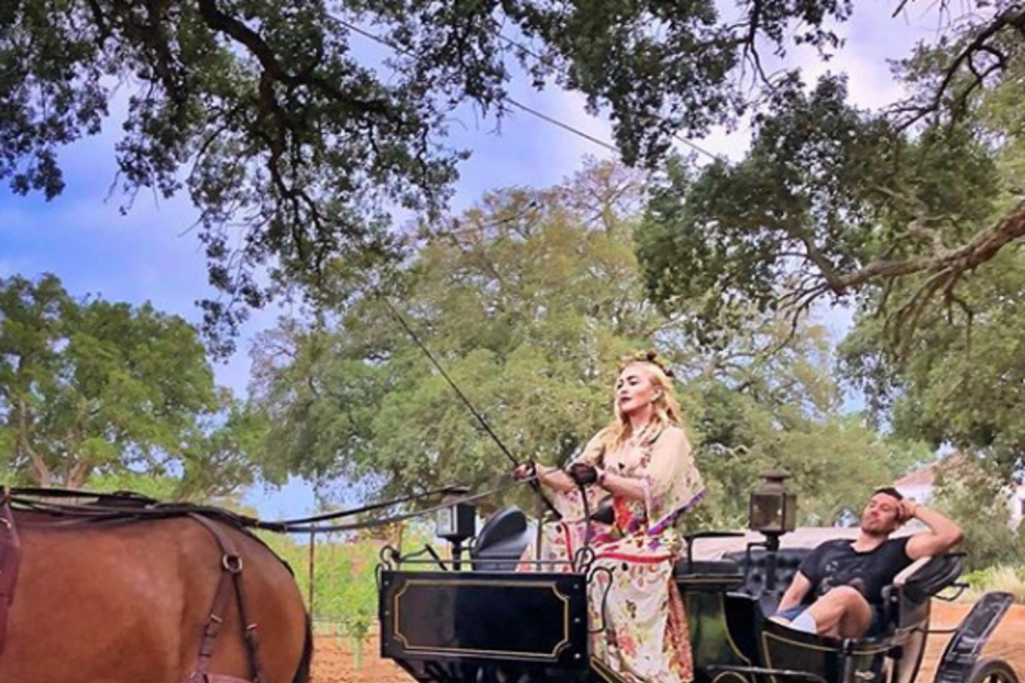 Madonna faz produção para revista com fotografias tiradas em Portugal