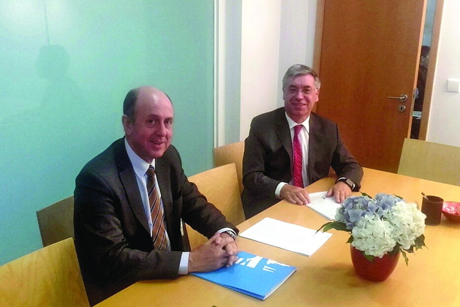 Firmino Marques, vice-presidente da Câmara de Braga, e António Marinho, presidente da ARS Norte, assinaram acordo 