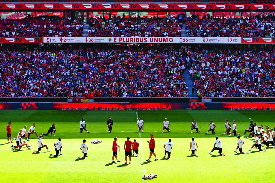 Multidão deu este sábado um forte apoio à equipa do Benfica.