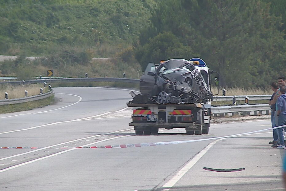 Automóvel da vítima ficou praticamente destruído 