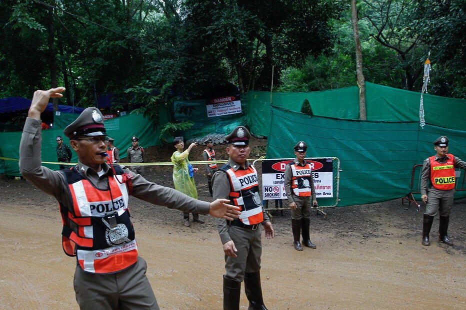 Resgate de crianças e treinador da gruta na Tailândia já começou