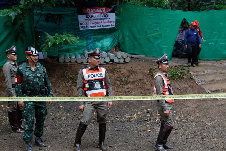 Resgate de crianças e treinador da gruta na Tailândia já começou