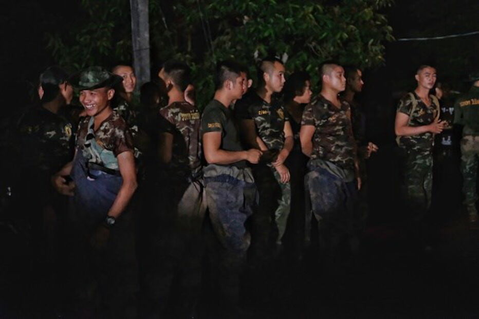 Os rostos da dedicação e esperança na Tailândia 