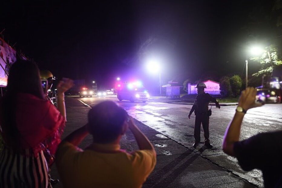 Os rostos da dedicação e esperança na Tailândia 