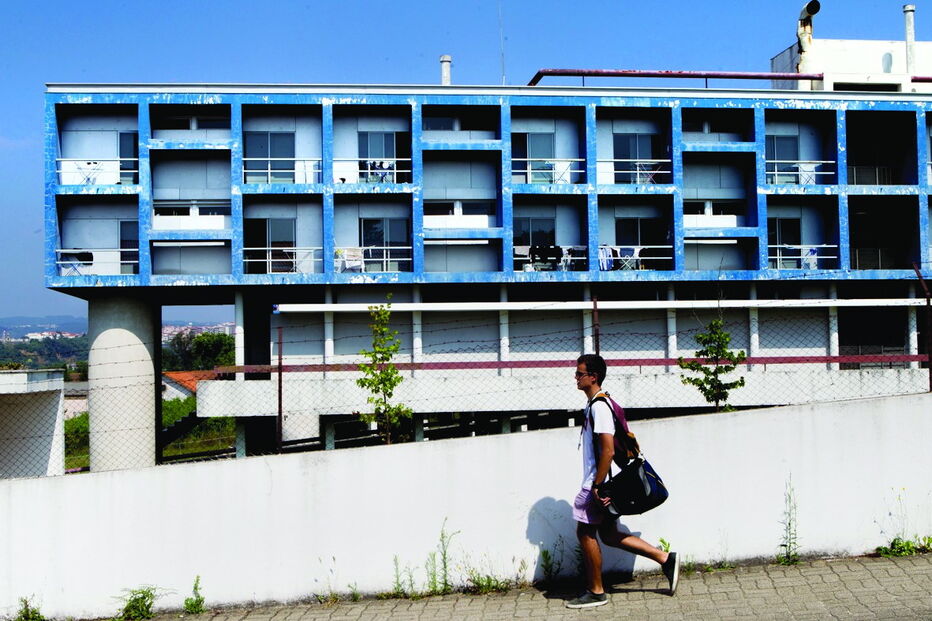 Residências onde foi detetada a legionella ficam localizadas na Bencanta e vão ser alvo de limpeza e desinfeção durante o dia de hoje