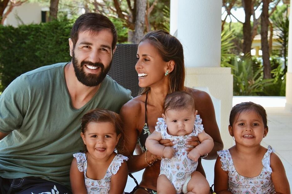 Carolina Patrocínio com Gonçalo Uva e as filhas