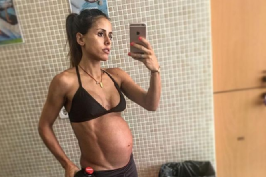Carolina Patrocínio exibe gravidez