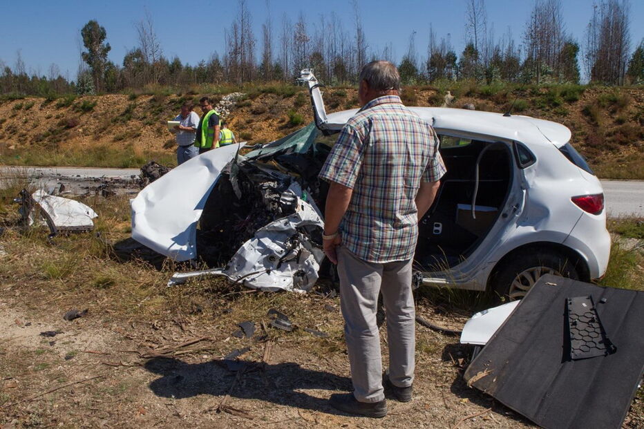 Colisão frontal mata bombeiro e vendedor