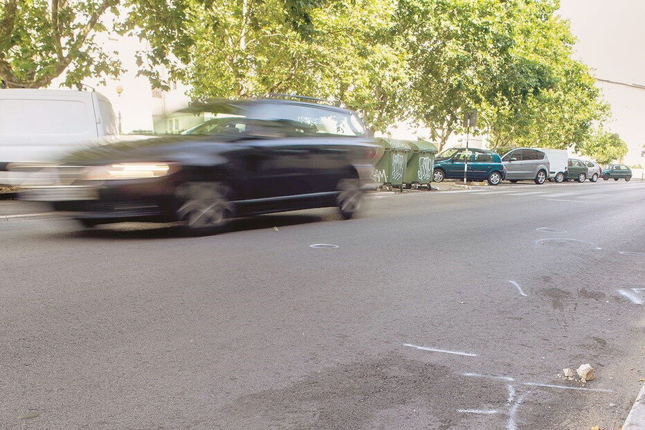 Local onde a mulher foi atropelada, na rua Movimento das Forças Armadas 