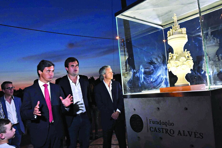 Autarca Paulo Cunha (de gravata na foto) elogiou a união de esforços entre Câmara, Junta e Fundação Castro Alves