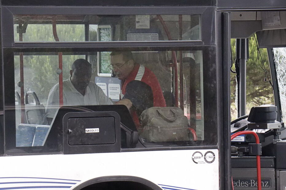 Metro de superfície de Almada choca com autocarro e faz três feridos