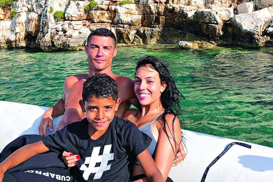 Cristiano Ronaldo apaixonado durante férias na Grécia