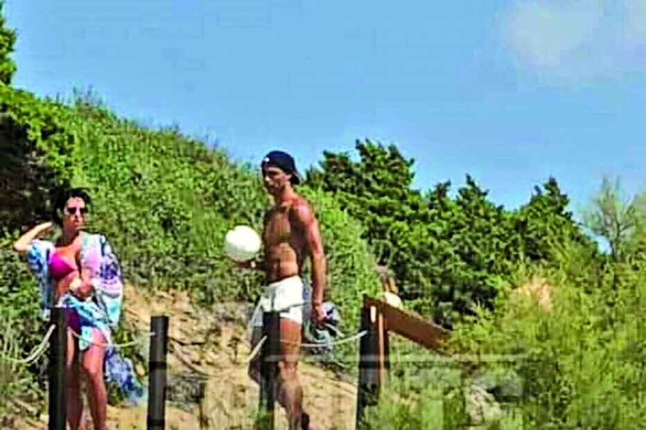 Cristiano Ronaldo apaixonado durante férias na Grécia