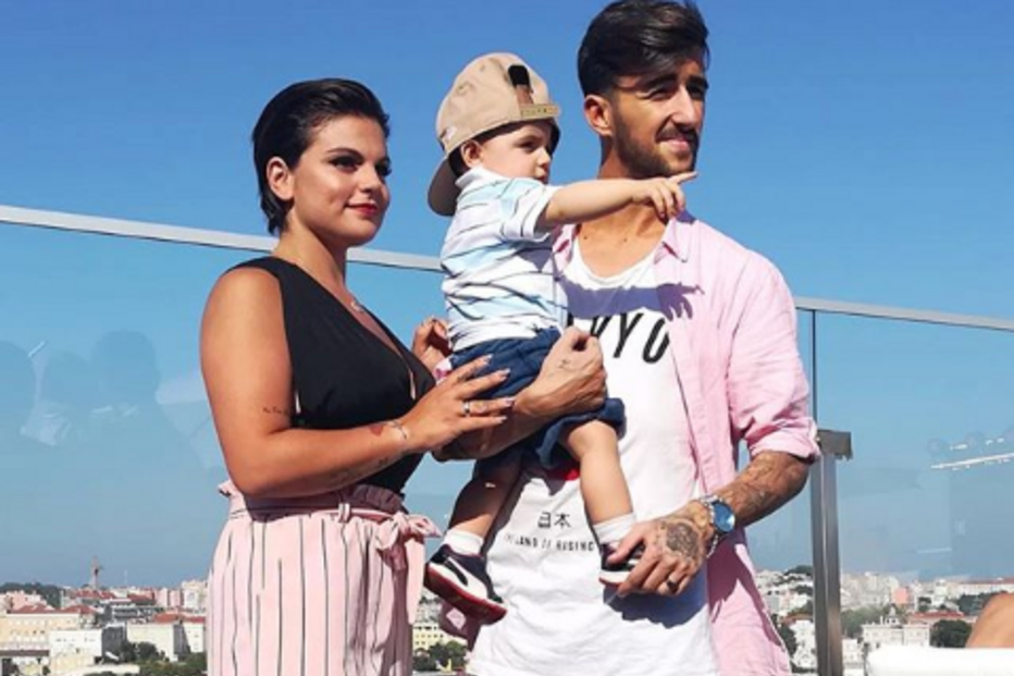 Fanny Rodrigues e a família durante a apresentação do seu livro