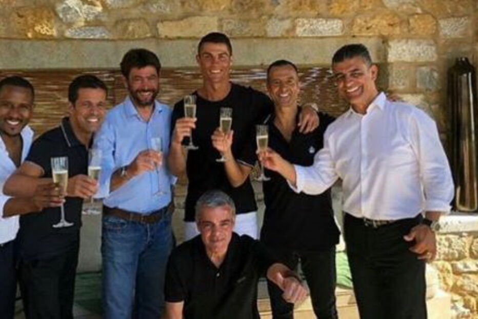 Cristiano Ronaldo brinda após acordo com a Juventus