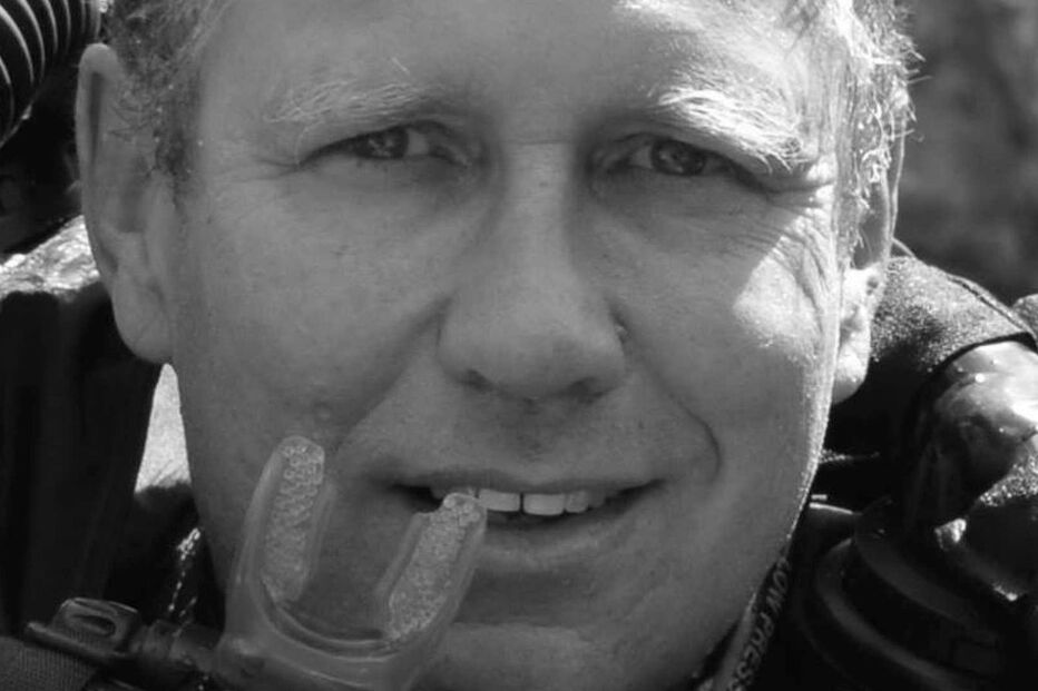 Médico essencial na operação de salvamento descobre que pai morreu após sair da gruta