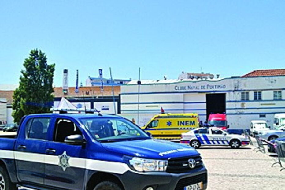 Autoridades e INEM no local  