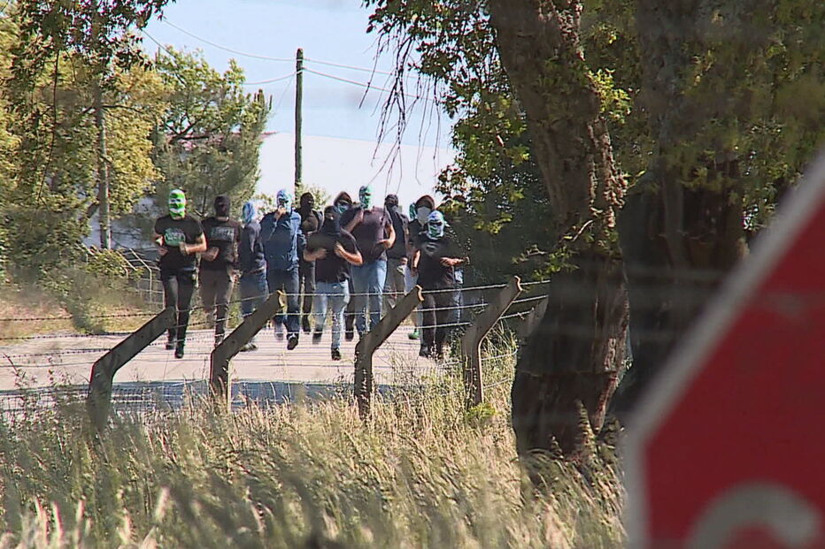 Momento em que 40 encapuzados entram na Academia para bater nos jogadores do Sporting 