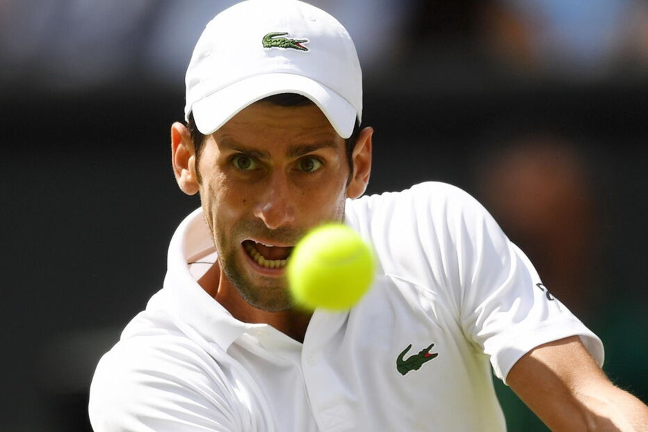 Djokovic vence em Wimbledon após discussão com árbitro português