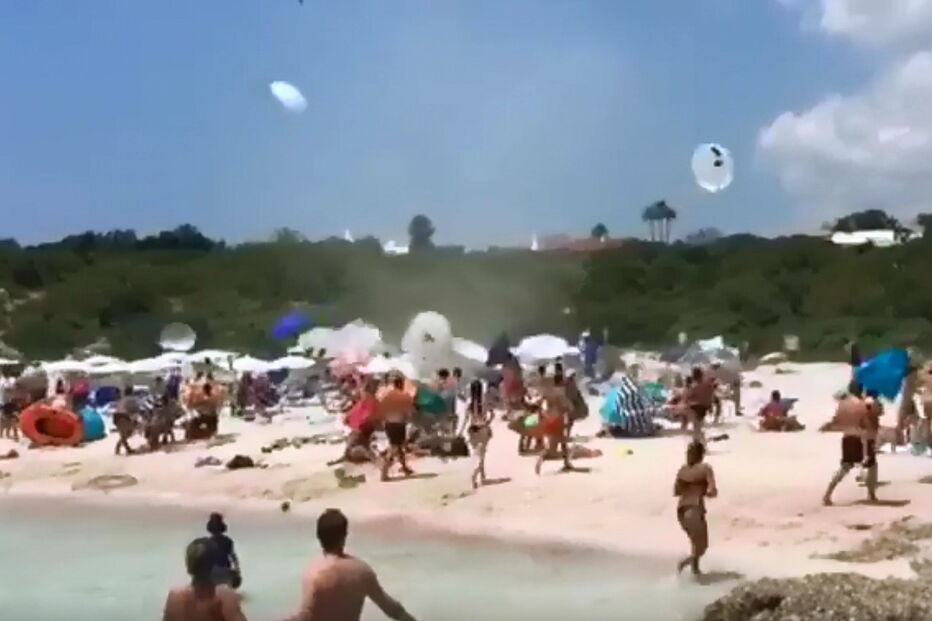Tornado em praia de Menorca
