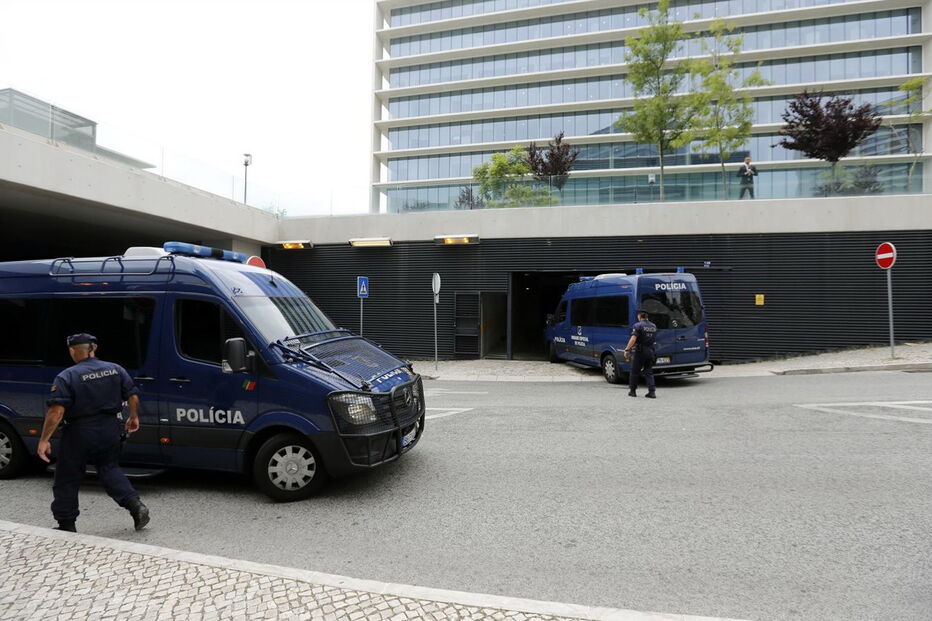  Chegada ao Campus de Justiça dos detidos do Hells Angels 