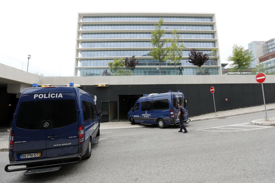  Chegada ao Campus de Justiça dos detidos do Hells Angels 
