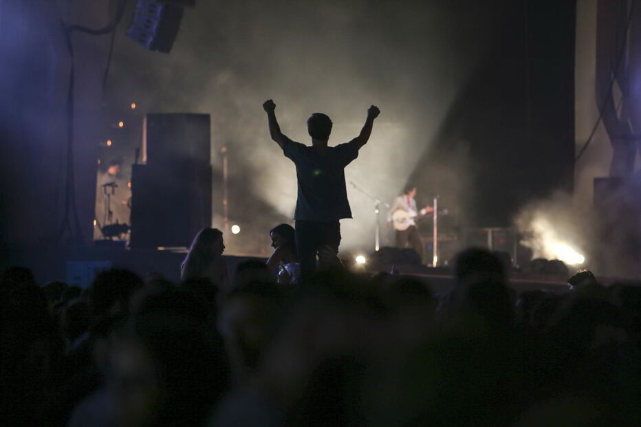 Arctic Monkeys entre baladas de hotel e o rock adolescente no NOS Alive